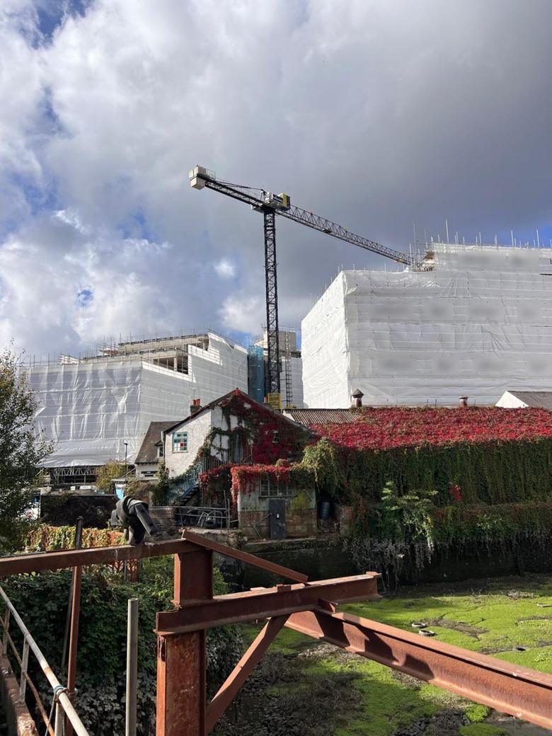 Flat-top tower crane on a residential scheme